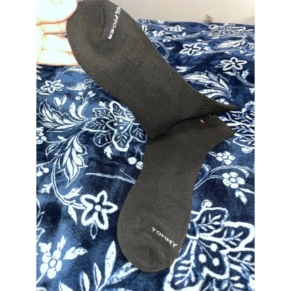 Tommy Hilfiger Mens Ankle Socks Size 6-12  embroidered flag logo near the cuff.